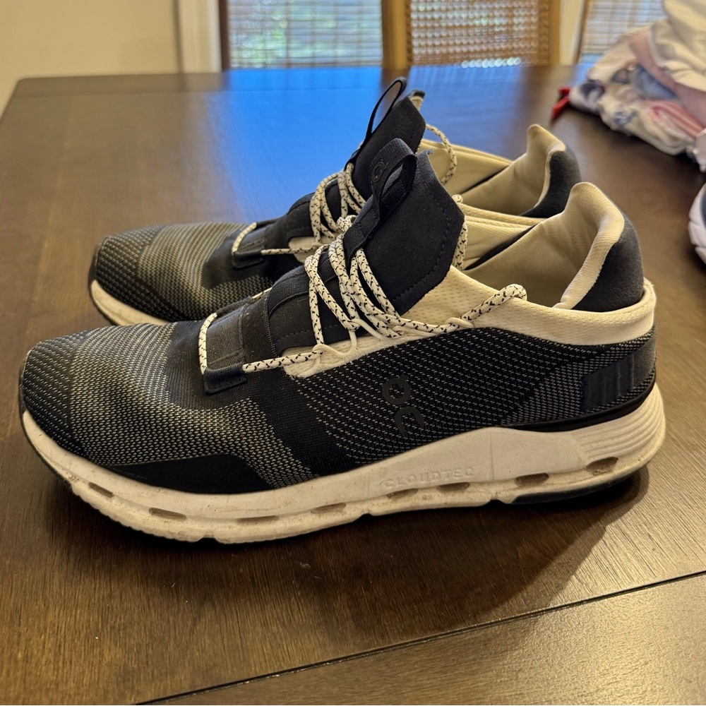 On Cloud Running Men’s Black/ White Sneakers